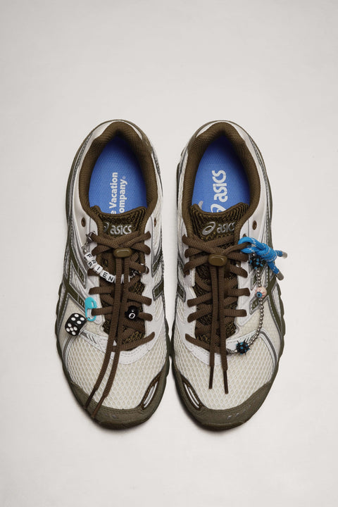 Eyes on You Sneaker Charm